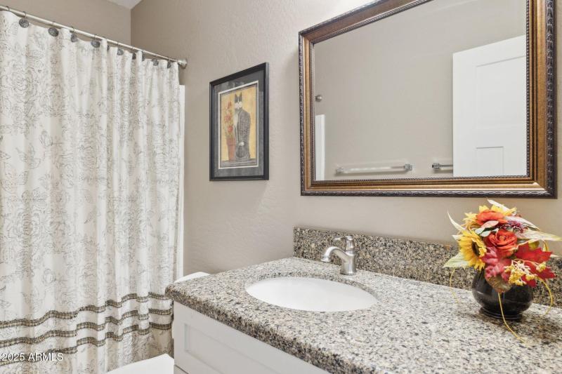 Upstairs Full Bathroon 2