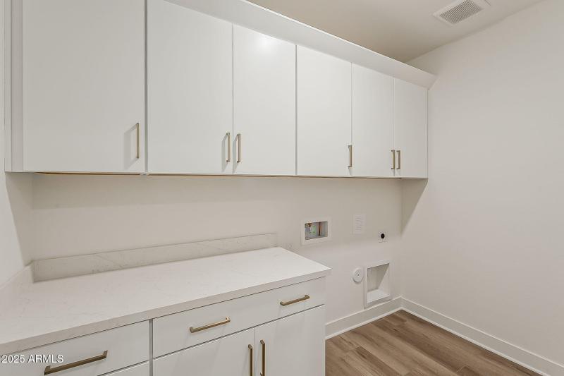 Laundry Room W Storage