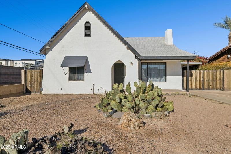 60-web-or-mls-1614-e-roma-ave