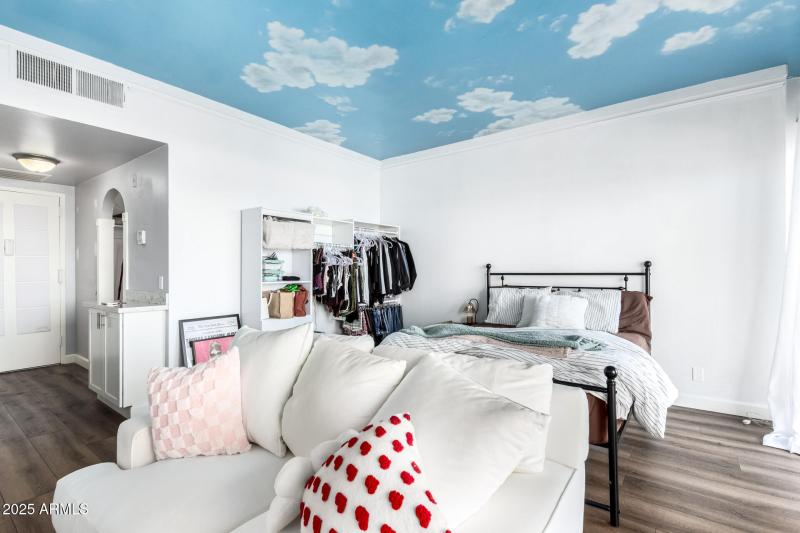 Attached closet system