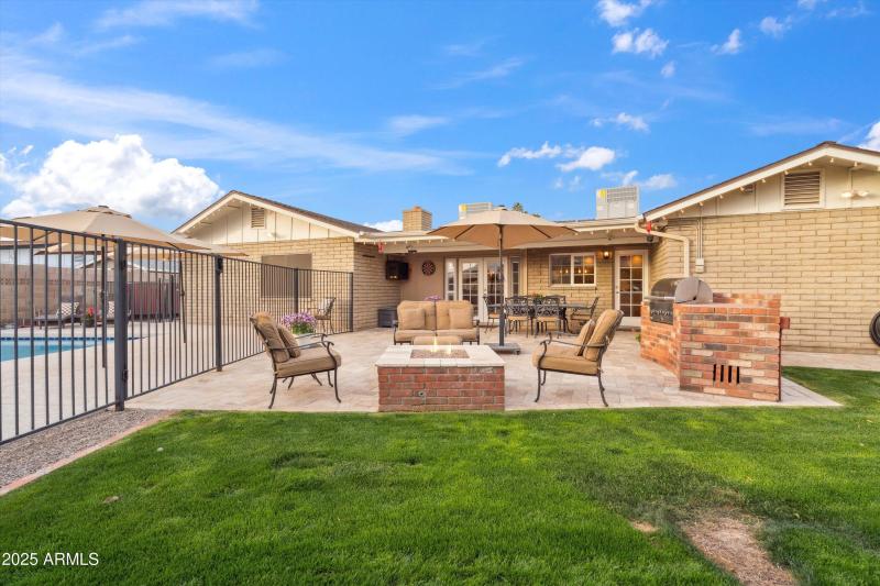 41-Outdoor Sitting Area