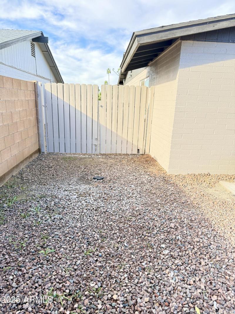 RV GATE NO HOA