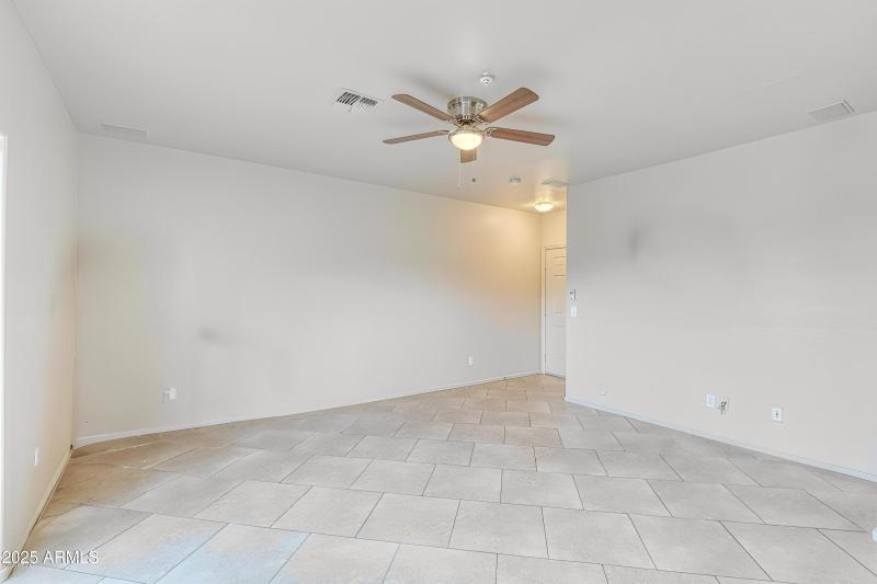 Living r_Furniture removed - 0