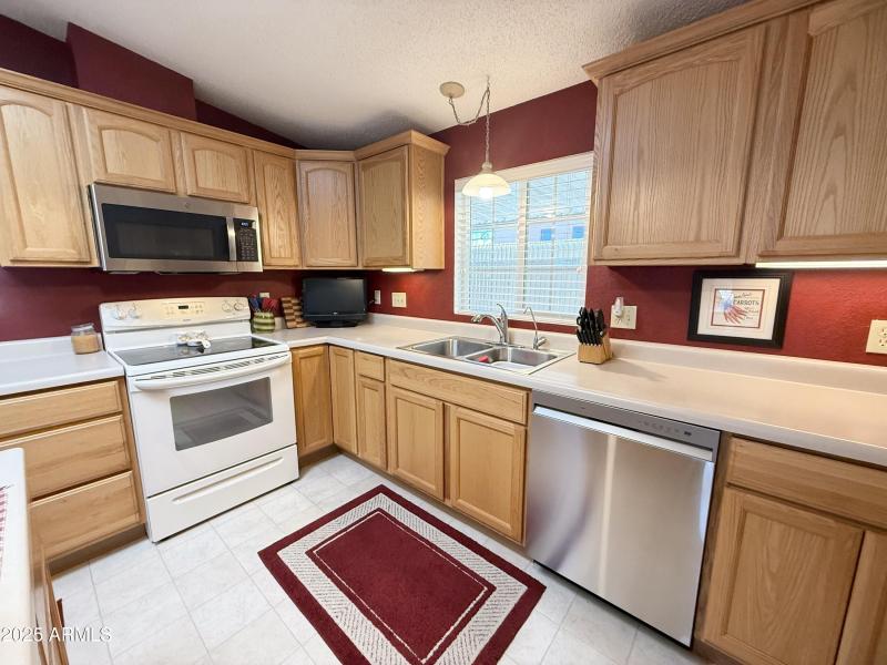 C9044E04-5E03-4B13-BB3C-95F66842D61E_1_2