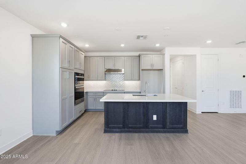 Kitchen W SS Appliances