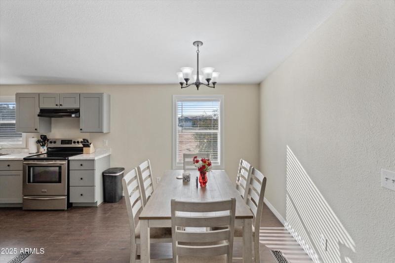 15-Dining to Kitchen