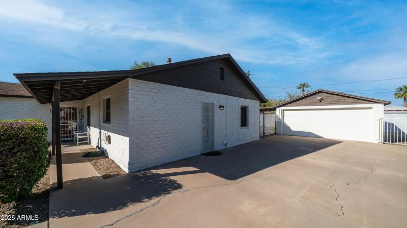 1728 W Avalon Dr-5