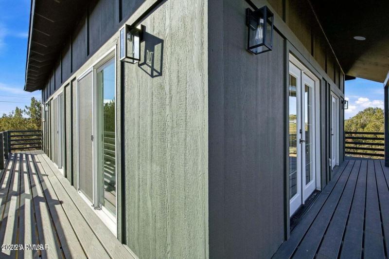 20251210205700020477000000-o