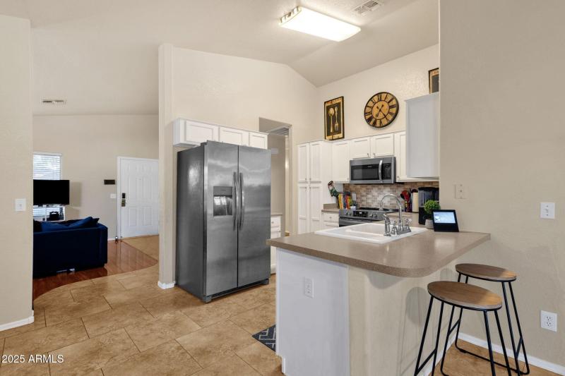 Kitchen with eat bar