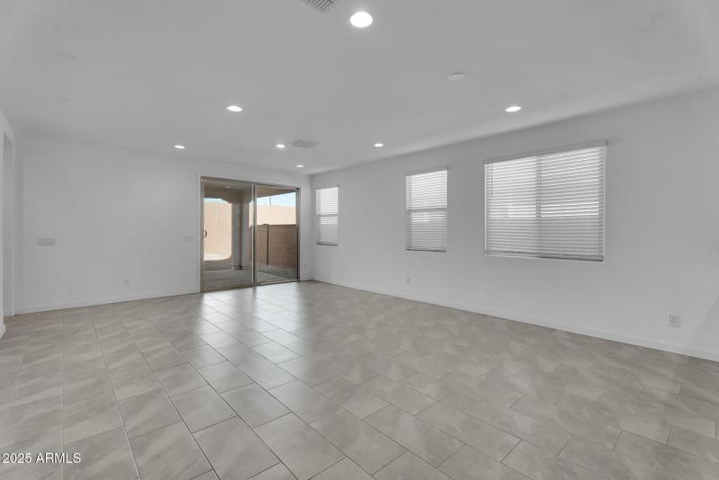 6-web-or-mls-Flower-7