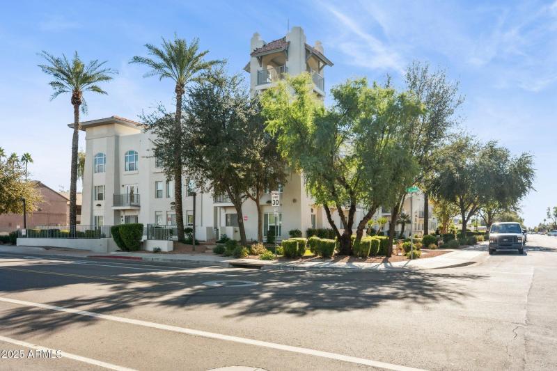 1-web-or-mls-1081-w-1st-st-unit-16