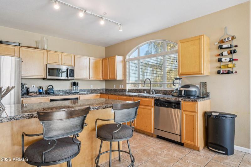 10-web-or-mls-1081-w-1st-st-unit-16