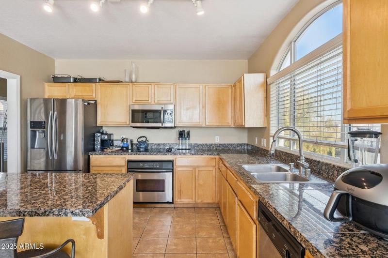 12-web-or-mls-1081-w-1st-st-unit-16