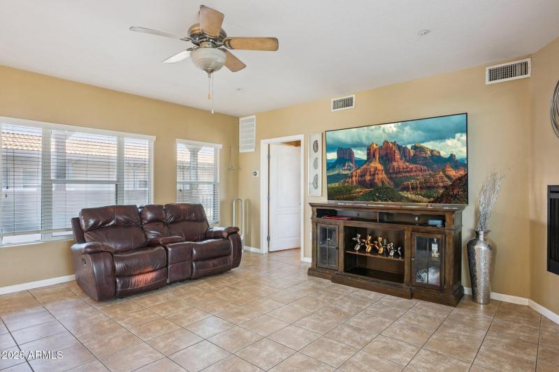 17-web-or-mls-1081-w-1st-st-unit-16