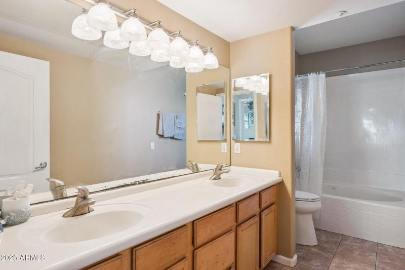 23-web-or-mls-1081-w-1st-st-unit-16