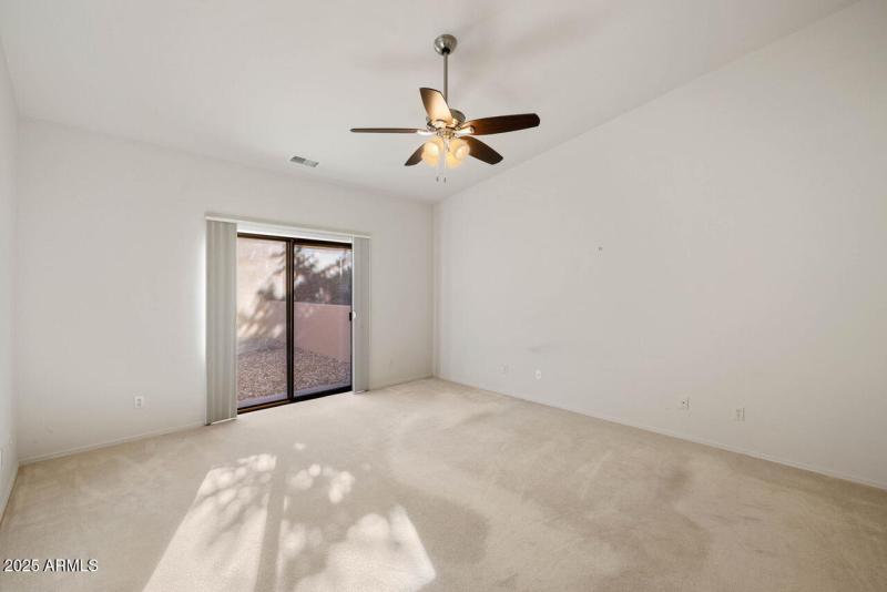 10-Primary Bedroom (1)