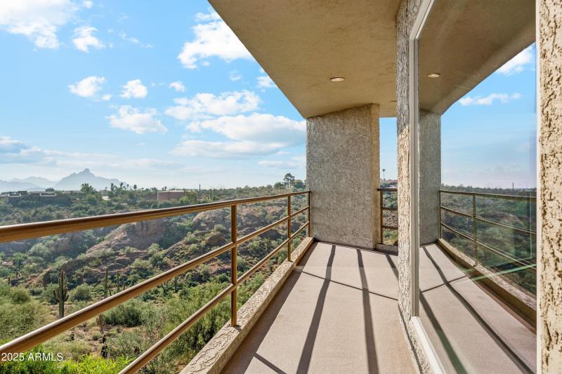 039_Balcony Off Sitting Nook