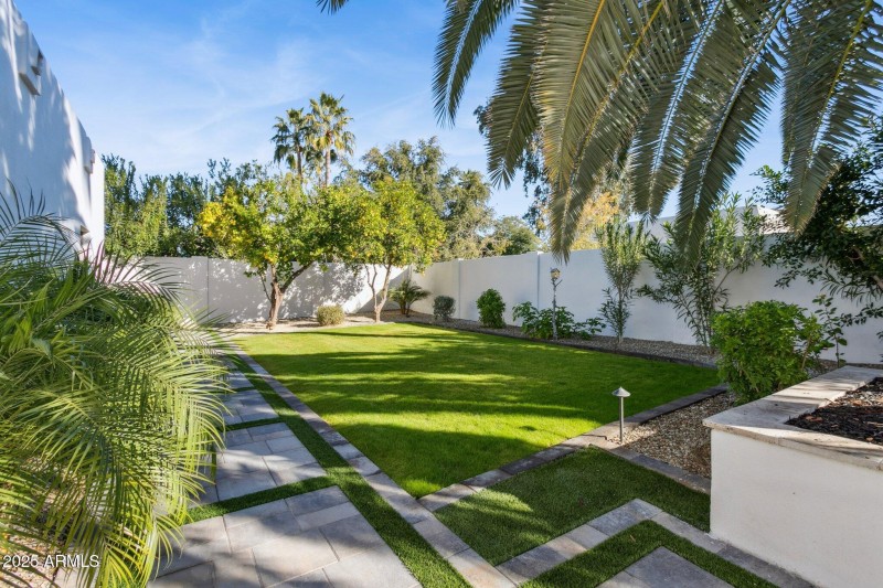 11-web-or-mls-8713-n-80th-pl