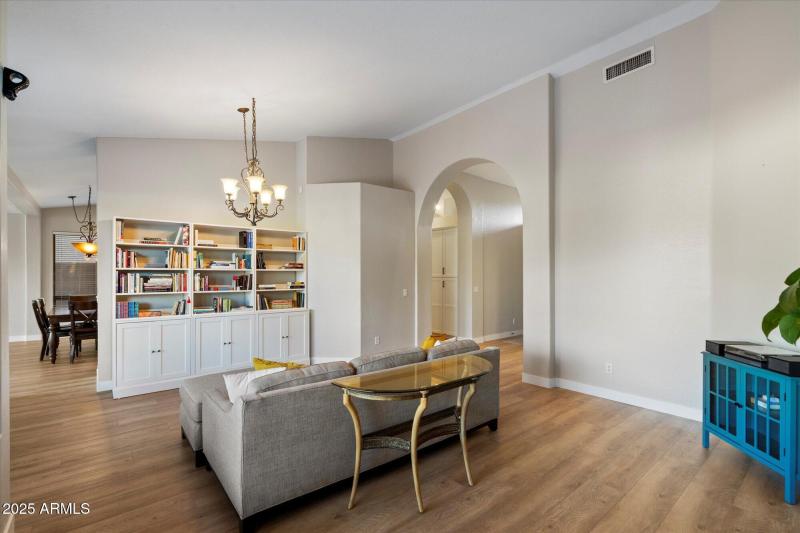 11-BONUS ROOM_ Library_Game Room