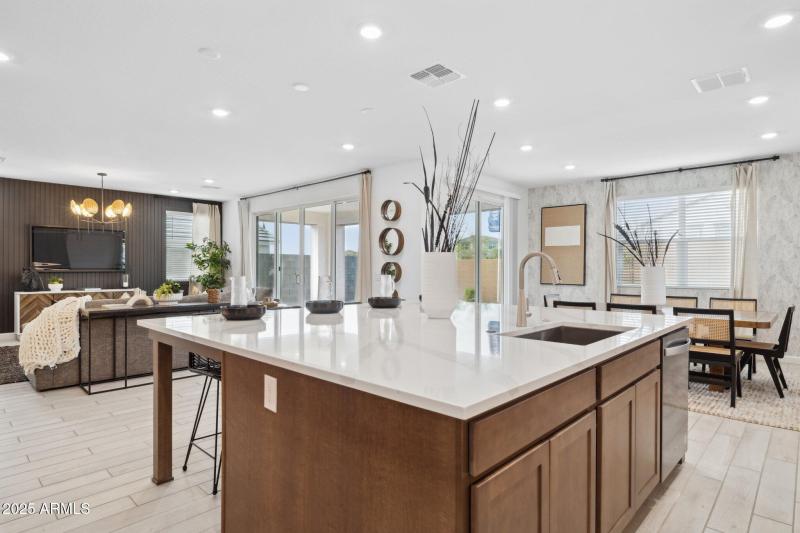 78-web-or-mls-6794-w-spur-dr-37