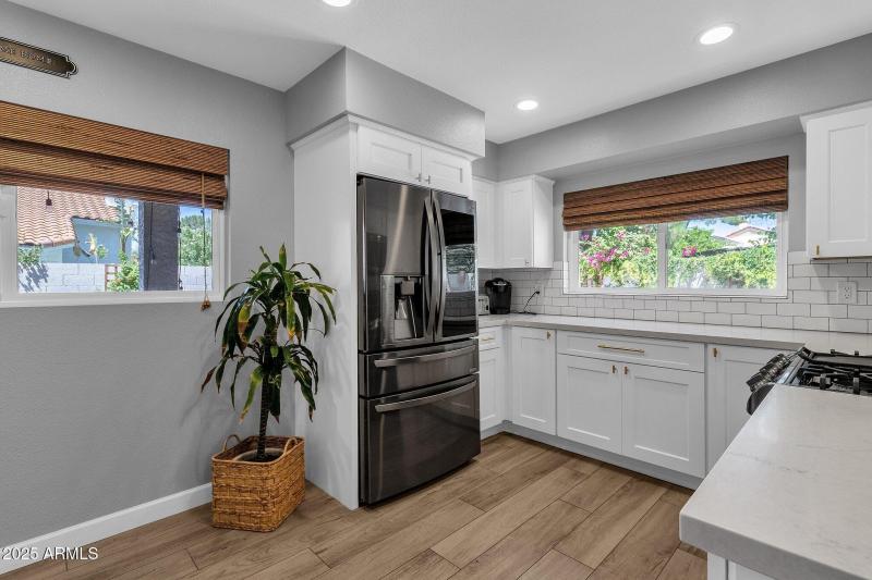 18-web-or-mls-13250-n-91st-st