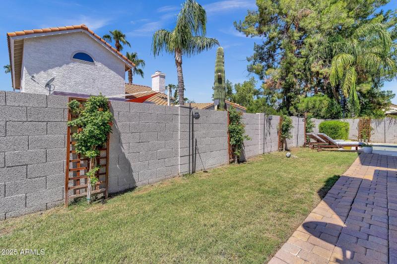 44-web-or-mls-13250-n-91st-st