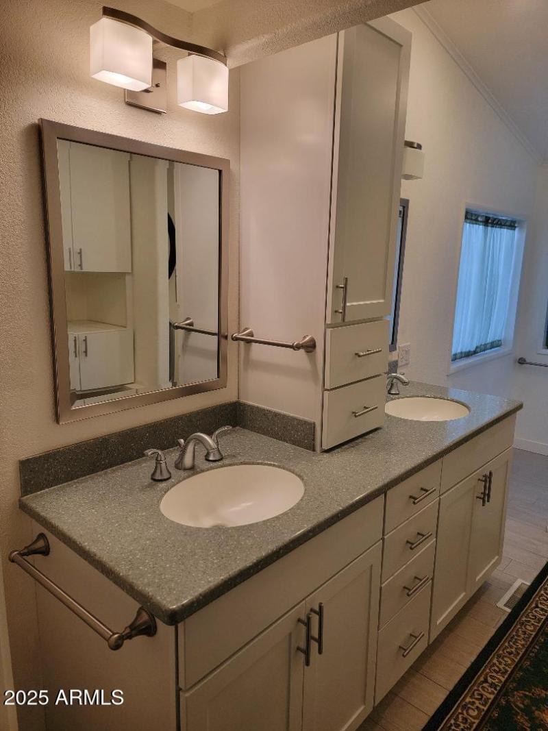 812 primary bath sinks