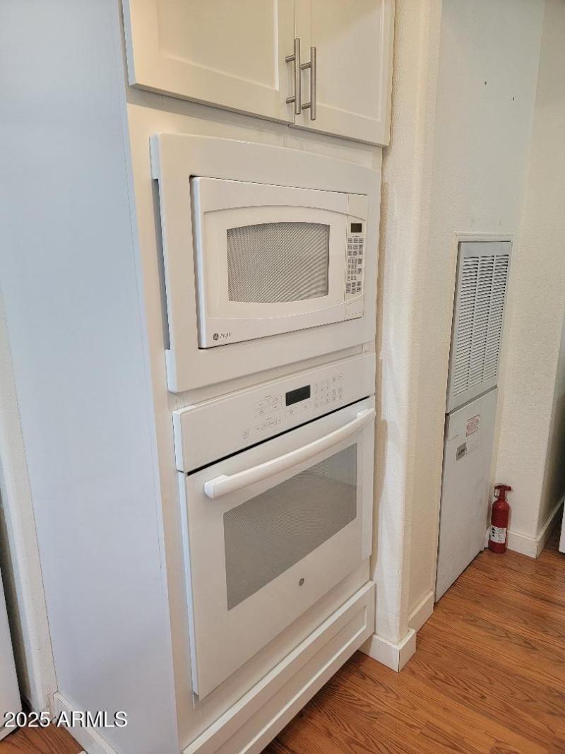 812 wall oven and microwave