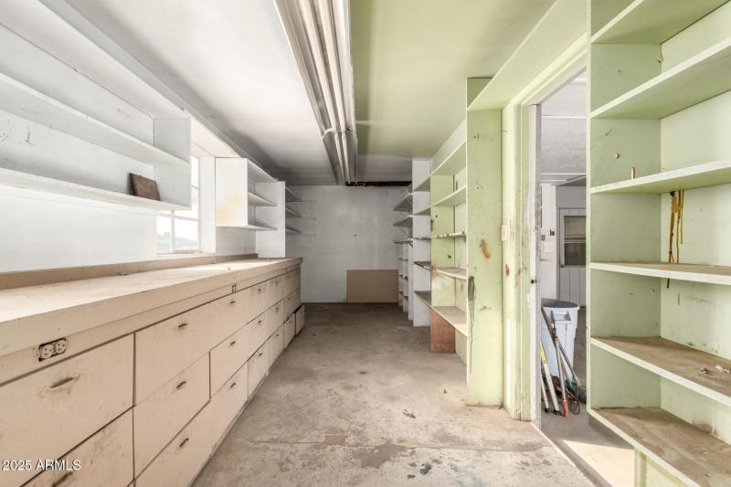 Expansive Workbench/Storage in Garage