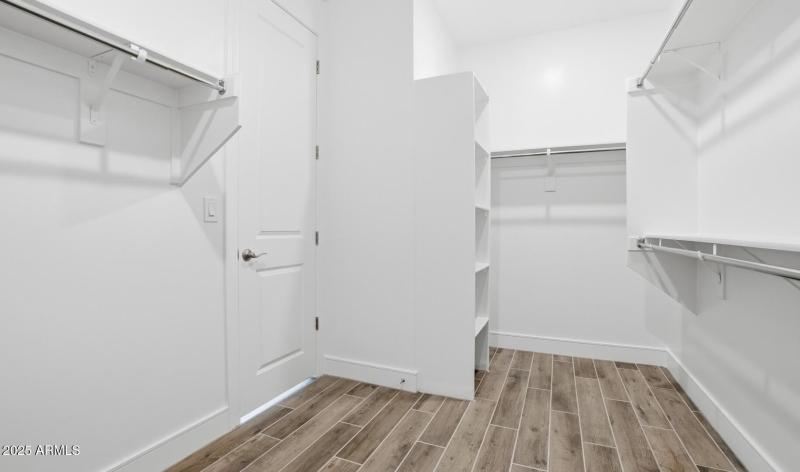 Viviendo Lot #7 Primary Closet (Large)