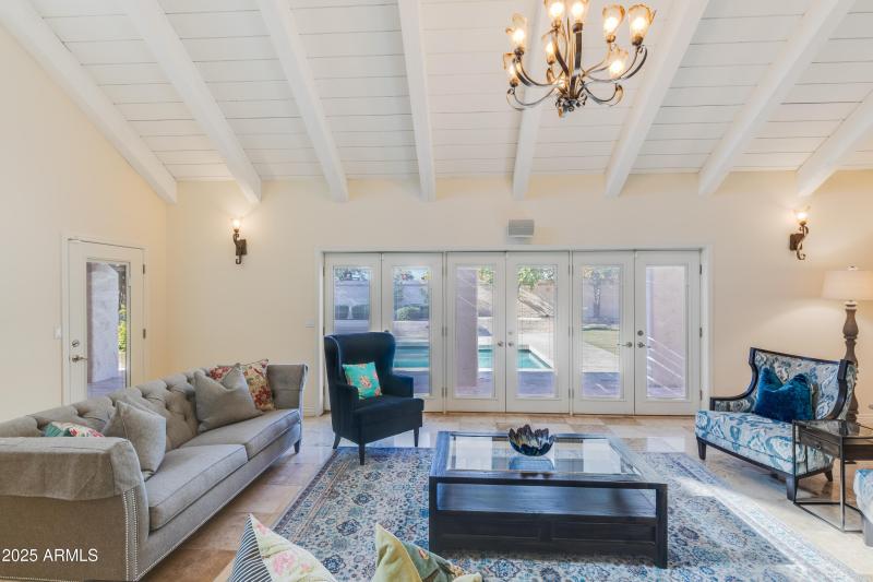 10308 N 48th Pl Living Rm-4