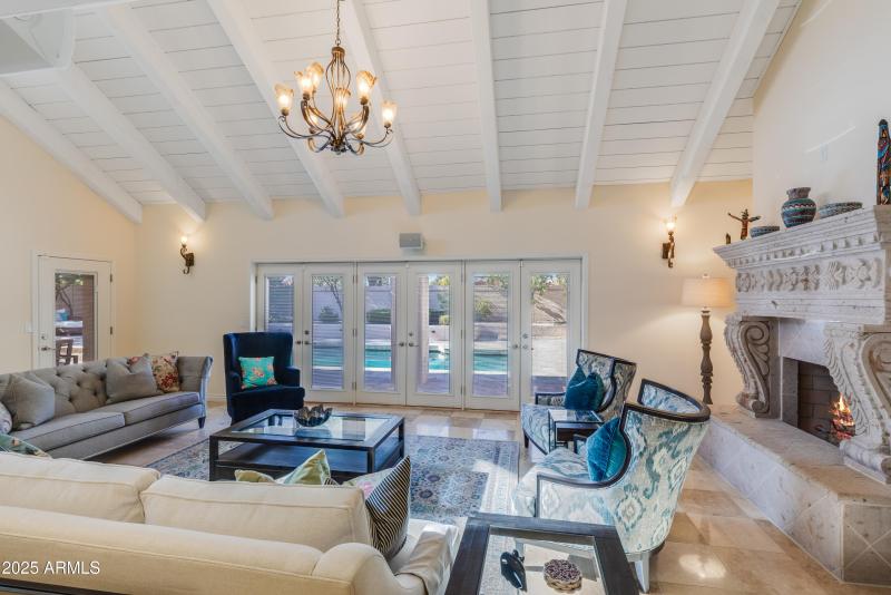 10308 N 48th Pl Living Rm-5