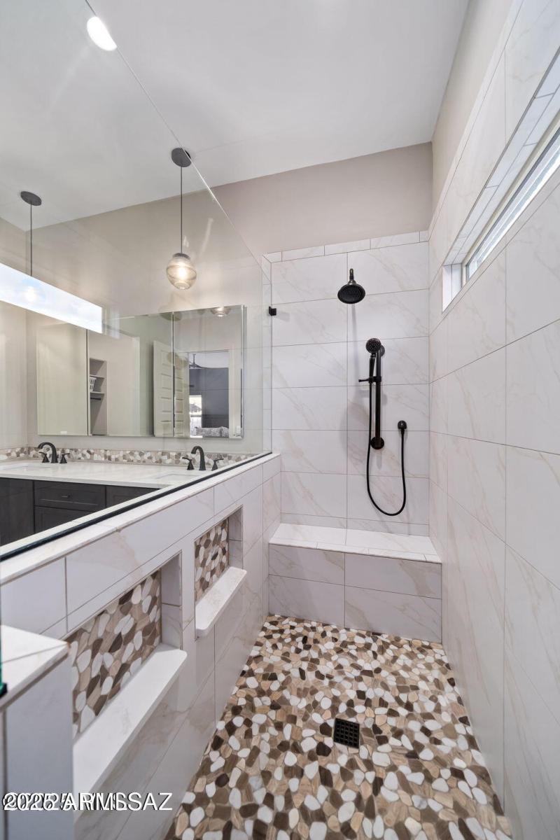 5436 W Beacon Hill Drive