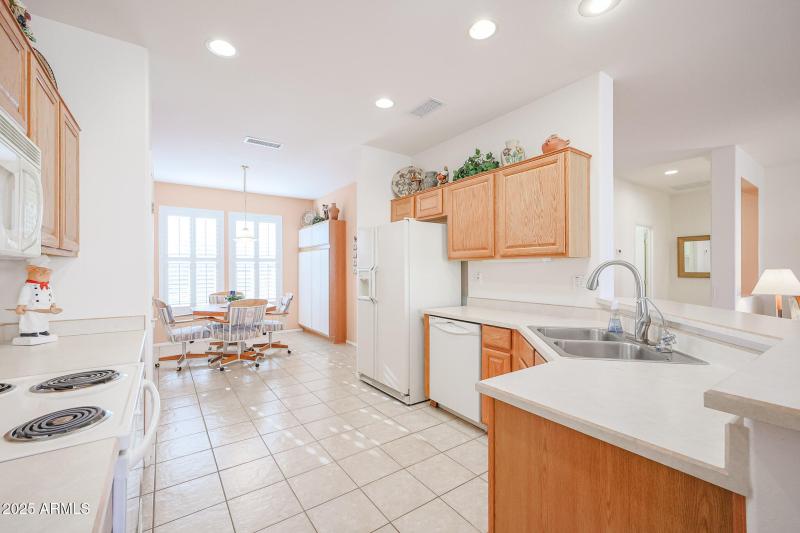 Kitchen w/Breakfast Nook
