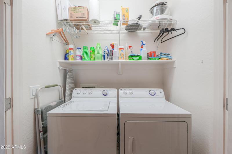 Laundry washer & dryer included