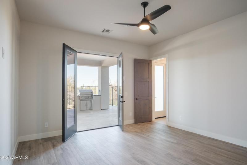 Br 2 with pool access 7926 E Morning Vis