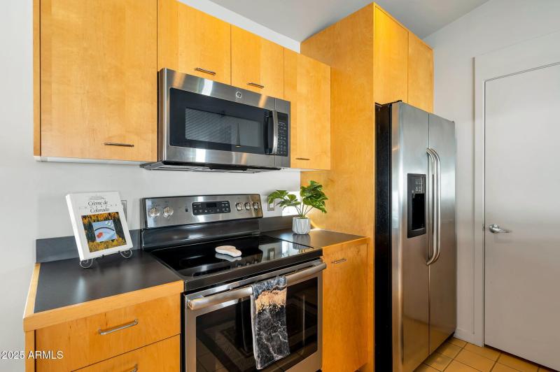 STAINLESS APPLIANCES