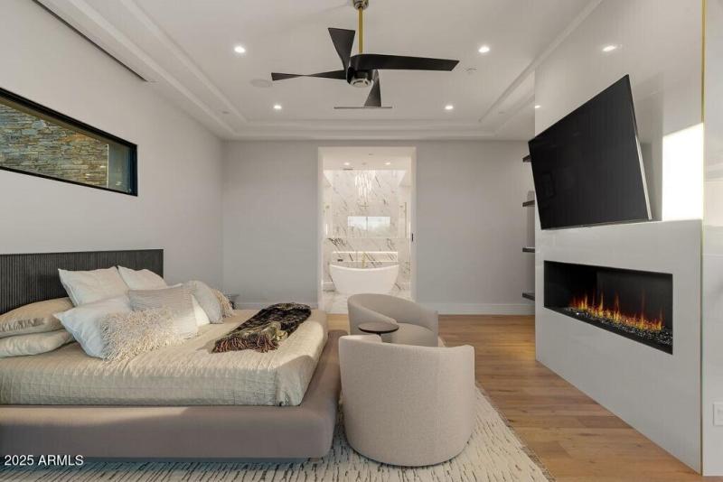 011_Primary into Bath