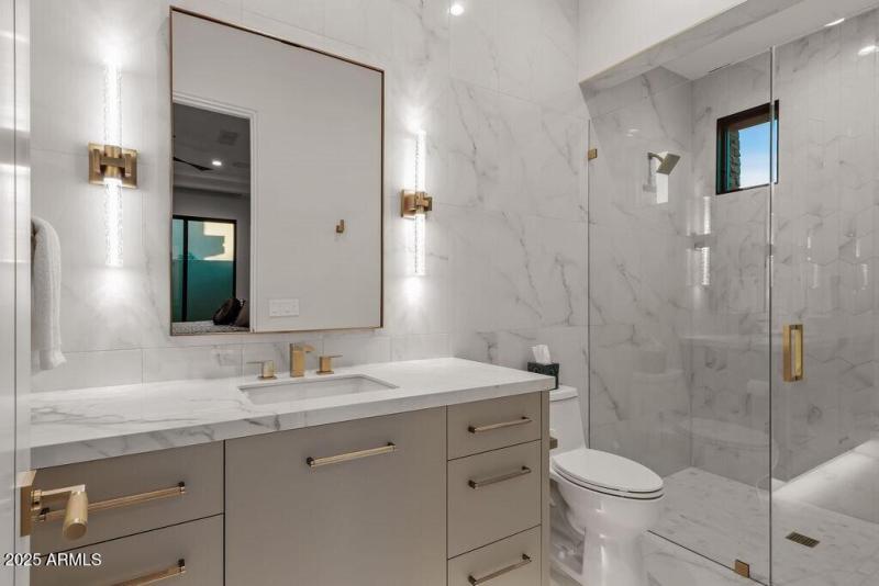 024_Guest Suite 3 Bath