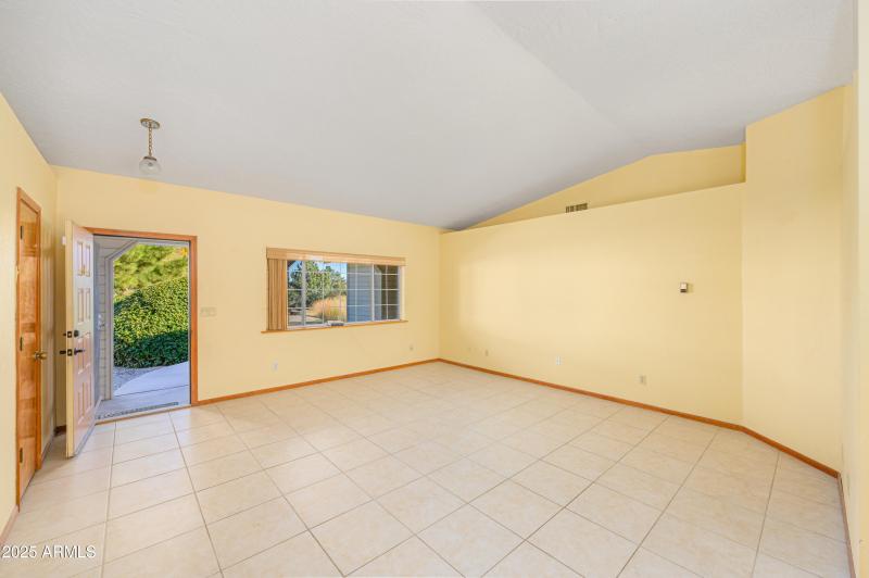 1102 S Ironwood Circle-5