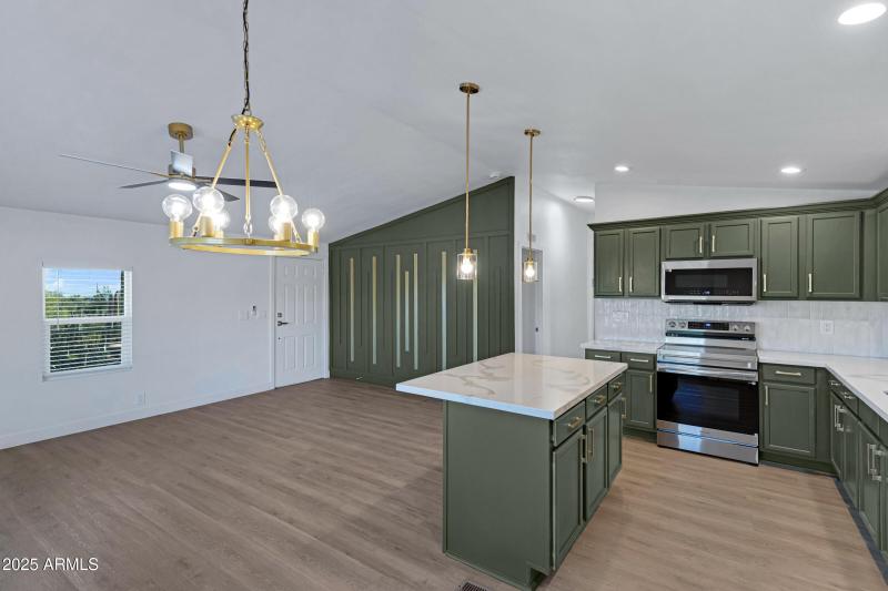 4556 N Ironwood Dr-8