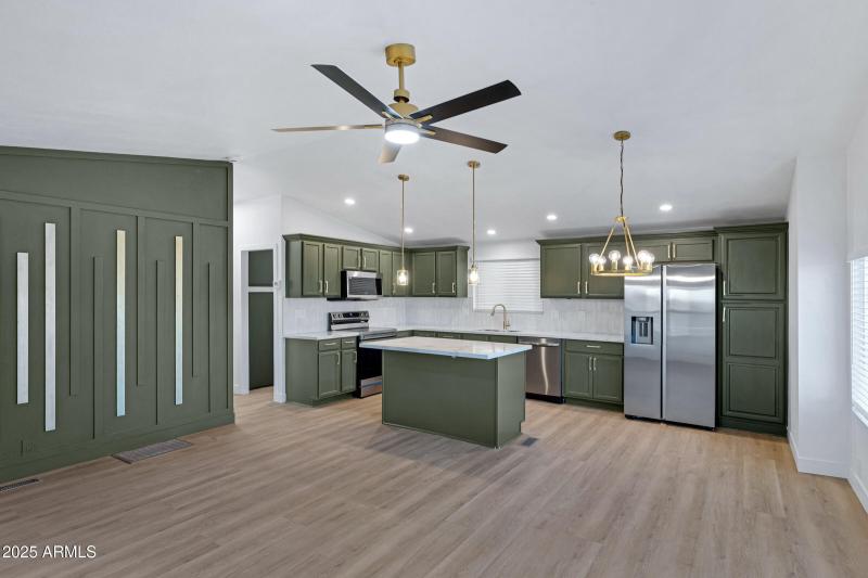 4556 N Ironwood Dr-7