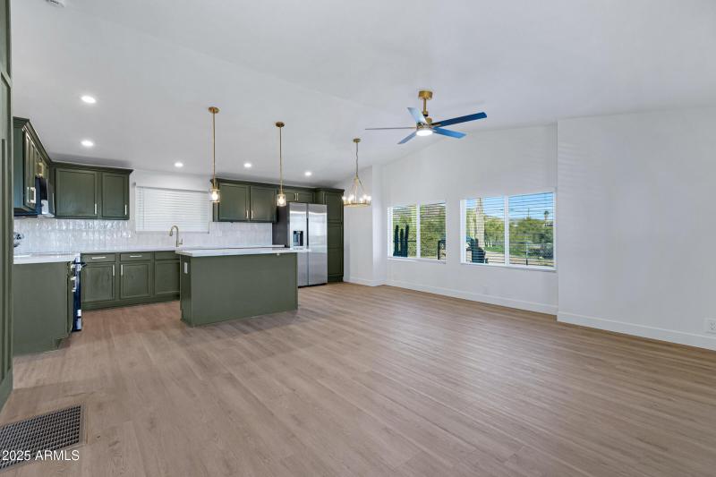 4556 N Ironwood Dr-6