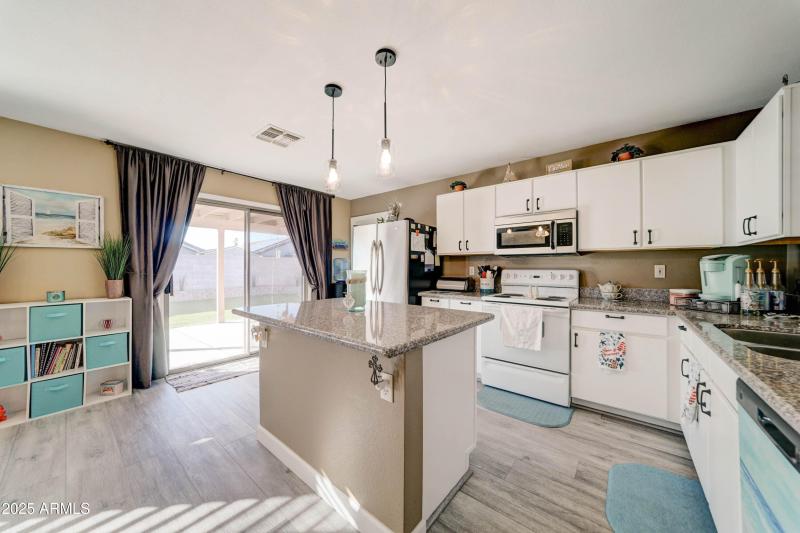 13801 W Ironwood St-5