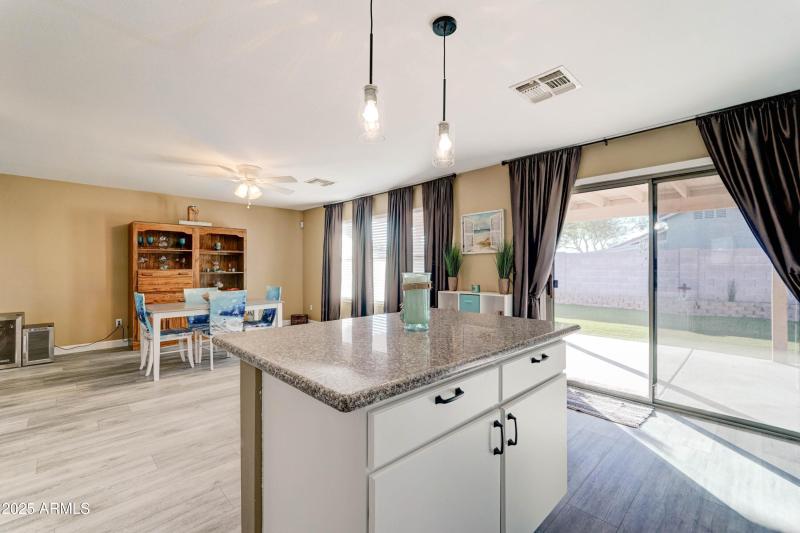 13801 W Ironwood St-6