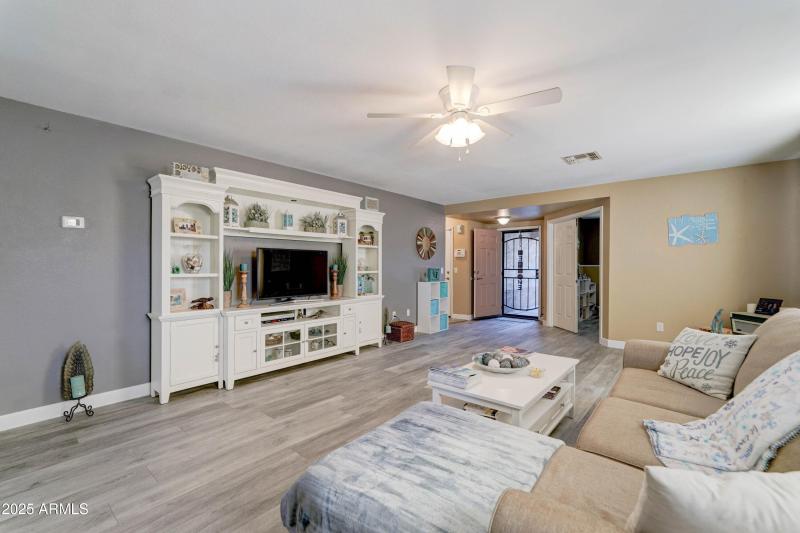 13801 W Ironwood St-15