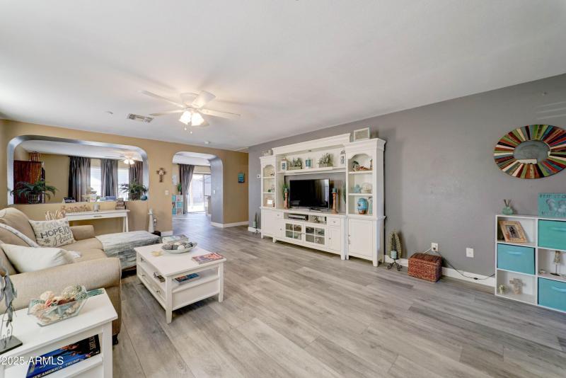 13801 W Ironwood St-16