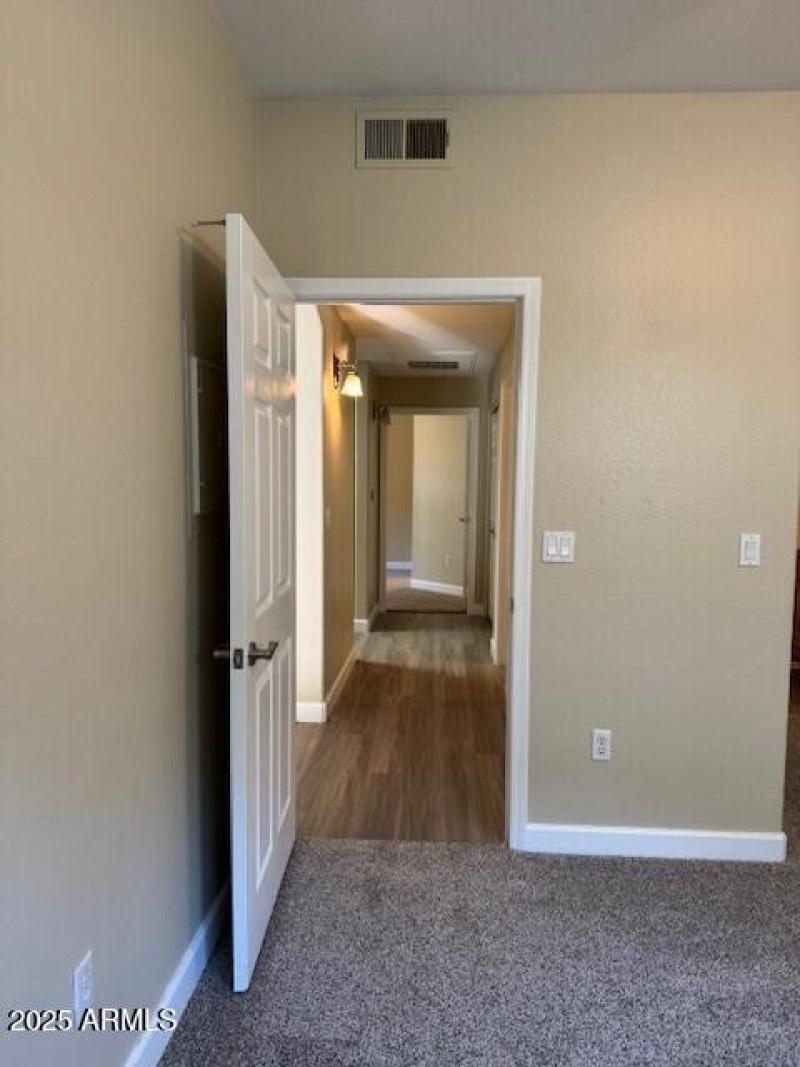 Hallway Guest BR to MBR