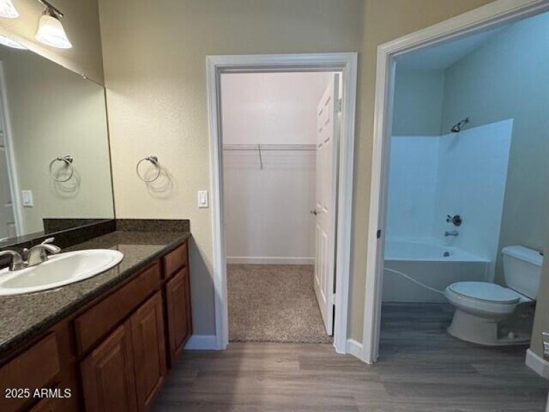 MBRM Sink, Walkin Closet, Garden Tub
