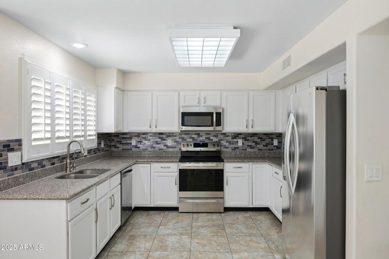 4237 E Rockledge Rd-12